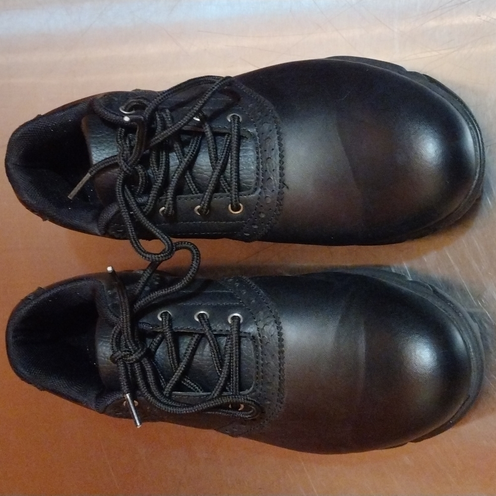 BCG Classic black boys golf shoes size 8